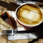 Byronbay Coffee - バスクチーズケーキとフラットホワイト(M)