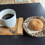 まめ家 - ホットコーヒーと揚げあんぱん