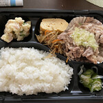 Vivo - 豚ねぎ塩、ご飯が大盛りスギちゃんだよねぇ〜(^-^;