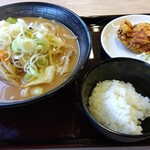 埼玉タンメン山田太郎 - 味噌タンメン野菜増し＋から揚げセット