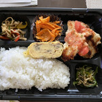 Vivo - 鶏むね肉のパン粉焼き トマトのサルサソース、旨し❗️