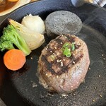 203860212 - にこやか月見牛ハンバーグ