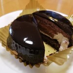 不二家 - おとなのショコラケーキの断面…層になったチョコレートが濃厚♪