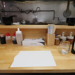 ラーメン 三亀 - 卓上