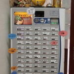 ラーメン 三亀 - 券売機