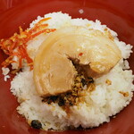 ラーメン 三亀 - ご飯にチャーシュー