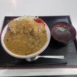 Oshokujidokoro Daikichi - カツカレー、中華スープがつきます。