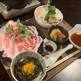 [Limited lunch on Saturdays, Sundays, and holidays] shabu shabu + choice of rice or Ramen