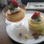 苺ロールとカスタードプリンのハーフ＆ハーフ