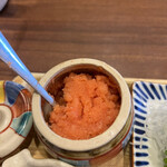 どんぶり居酒屋 喜水丸 - ２センチ四方の豆腐小鉢とわずかな刺身…  ご飯と味噌汁はおかわり自由…おかずが足りなくておかわりするまでの事無し…明太子の食べ放題は有難いですが、コスパ悪し。