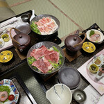 Oyado Shimizuya - 黒毛和牛すき焼きと鹿児島産黒豚陶板鍋