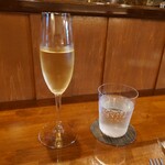 203876313 - ●ノンアルコールスパークリングワイン　700円
                                  ほんのり甘みとスパークリングの爽やかさを感じる
                                  飲みやすい味わいだった。
                                  料理毎、味わいのリセットもしやすい。