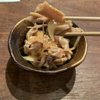 鳥茂 - ガツなどの臓物と軟骨、玉ねぎの和え物、箸上げ