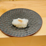 奴寿司 - 鯛のエンガワ