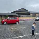 おぐら屋 - 第二駐車場に隣接するのは、おぐら屋ご実家。見事なラーメン屋敷だ。