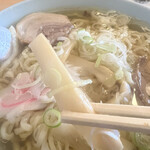 おぐら屋 - メンマもしっかり調和している。味付けは上品かつ繊細。ぷーすーと如何に調和させるか？その辺がラーメンのレベルを推し量る物差しだと思ってる。