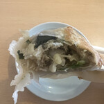 おぐら屋 - 餡。サッパリと食べられる。野菜たっぷり。食後は程よくニンニク臭が残るのも旨い餃子たる証拠。