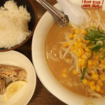 風風ラーメン - 味噌ラーメン＋唐揚げセット