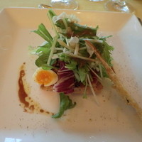 クイーン・アリス 横浜店 - 前菜：マグロの焼き締め・カルパッチョ仕立て