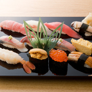 Every morning, the owner goes to the market and selects ``Masamune'' from carefully selected fish and shellfish.