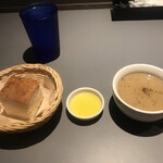 Iruki unto - フォカッチャとスープ