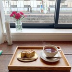 sahan - バナナケーキ、紅茶