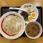 哲麺 縁 - ・本気の生姜つけ麺 〜春玉ねぎ添え〜 900円/税込
            ・味玉子 100円/税込