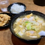 新京 - オーメン（800円）＋ちょいゲソ（200円）＋ライス（サービス）