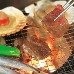 Aburiyatemmannotsuki - 霜降り和牛や近江地鶏から鮮度の良い魚介類、野菜など厳選された幅広い食材を炭火で炙るスタイルが好評