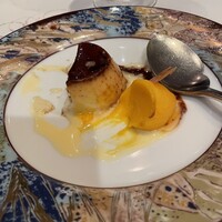 フリコトー - 少し食べちゃった^^;     ヘーゼルナッツ風味のプリンとマンゴーのシャーベット