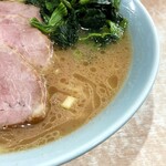 横濱ラーメン あさが家 - 豚骨の旨味とコクのあるスープ。