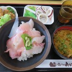 おわせ魚食堂 - 地魚丼　カキフライ　イカの酢味噌あえ　魚の味噌汁