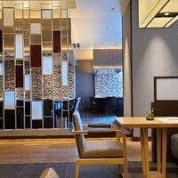 日本料理 泉水 - 広島電鉄中電前電停から徒歩8分くらいヒルトン広島の6階にある「日本料理　泉水」さん
                    2022年開業、運営はヒルトン広島
                    日本料理とは言っても懐石料理、お鮨、鉄板焼きと3つのジャンルに対応しています