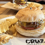 CRUZ BURGERS & CRAFT BEERS - 