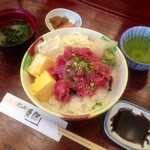 魚保 - すき身丼セット（￥８４０）