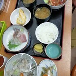 Kitokito Shokudou - まかない漬け丼&刺身定食