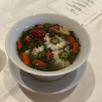 四川豆花飯荘 東京店 - お湯を注いだ後の八宝茶