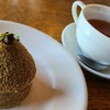 café citron - ケーキ①焙じ茶のティラミスタルト(税込750円)
焙じ茶ときな粉をブレンドしたものを振り掛けてます
背の低い円柱に円錐を組み合わせたキュートな見た目です
お飲み物①アールグレイティ(税込400円)