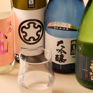 店主おススメの逸品料理をより引き立てる厳選の日本酒。