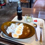 CAFE STAND PROPELLER - 親子カレー(チキンとゆで卵) 雑穀米 900円(税込)。
                        セットドリンク 300円(税込)。