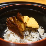 日本料理 幸庵 - ひじきご飯 山葵の茎の溜り醤油漬けと雲丹乗せアップ
