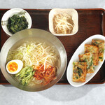 Lunch set of bujimi and Cold Noodles (2 types of namul/comes with bujimi)