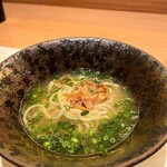紀尾井町 とんかつ・洋食ひとみ - 〆の麺　魚介のお出汁がしっかりと効いてました　出汁にそんな高いお魚使っていいの?って一瞬脳裏をよぎった