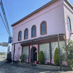 ロータリー - 外観　ピンク色の喫茶店