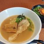 麺屋やまひで - 濃厚鶏白湯