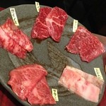 焼肉ギュウミー - 本日のオススメ ５種全部盛り（２人前） 1,239円×2（クーポン価格）