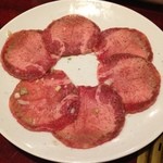 焼肉ギュウミー - タン塩 1,239円。