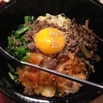 焼肉ギュウミー - 石焼ビビンバ 1,029円。