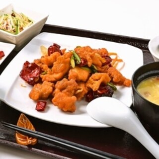 ラーズジー(唐辛子と鶏肉の揚げ物)