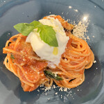 Osteria RIMA - ナスとトマトのパスタ水牛のフレッシュモッツァレラのせて